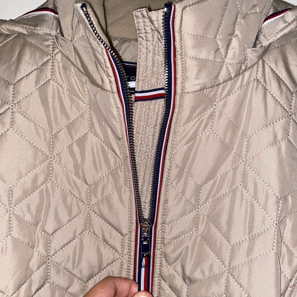 Tommy Hilfiger Women’s Classic Quilted Jacket - Picture 5 of 10
